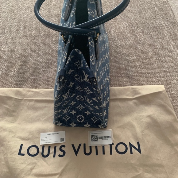 Louis Vuitton Onthego MM Blue Denim - Picture 9 of 9